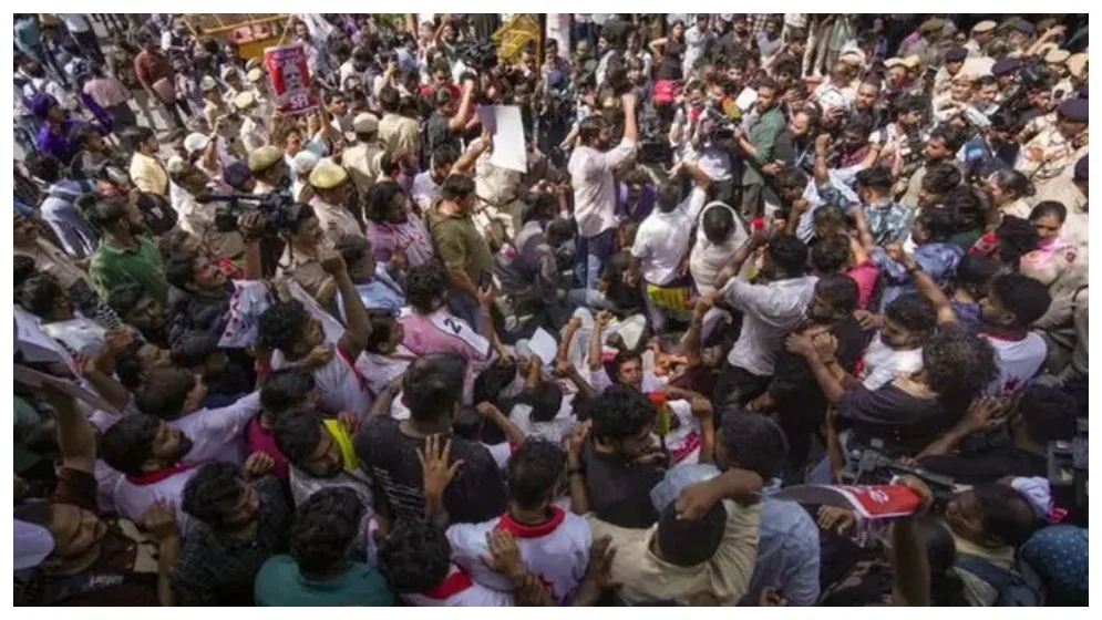 সিইসি জ্ঞানেশের পদত্যাগের দাবিতে টানা তৃতীয় দিন বিক্ষোভ দিল্লিতে