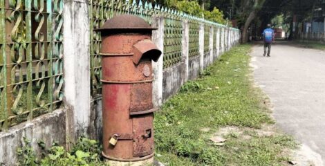 চিঠির খাম থেকে পার্সেল, বদলে যাওয়া ডাকপিয়নের গল্প