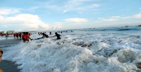 কক্সবাজারে সাগরে ডুবে ৩ পর্যটকের মৃত্যু, নিখোঁজ ২