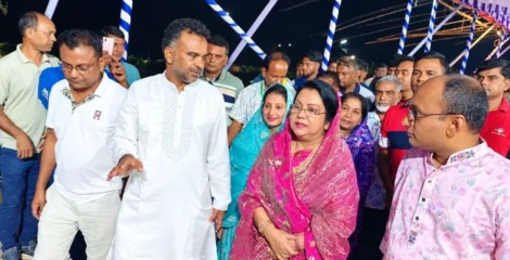 মধ্যরাতে নৌকা বাইচের ঘাটে খাদ্যমন্ত্রী